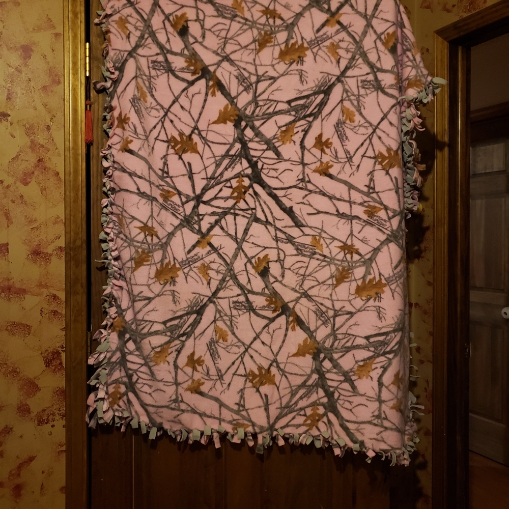 Hand made realttree blanket